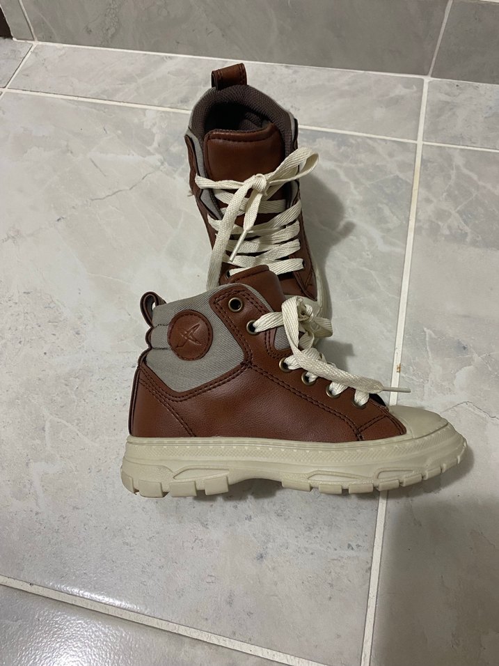 Erkek çocuk bot - Görsel 3