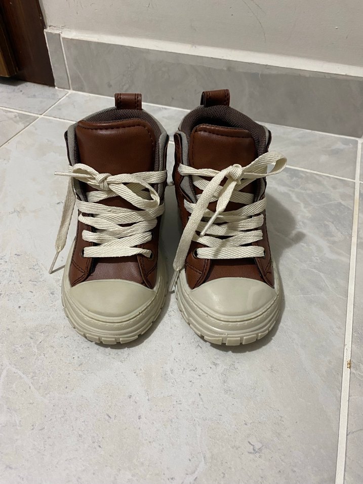 Erkek çocuk bot - Görsel 2