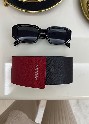 Prada ürünü