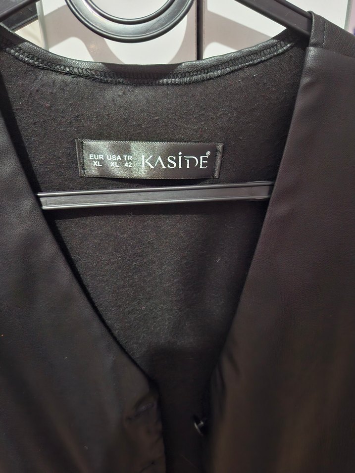 Düğmeli Siyah Deri Kadın Yelek - Görsel 3