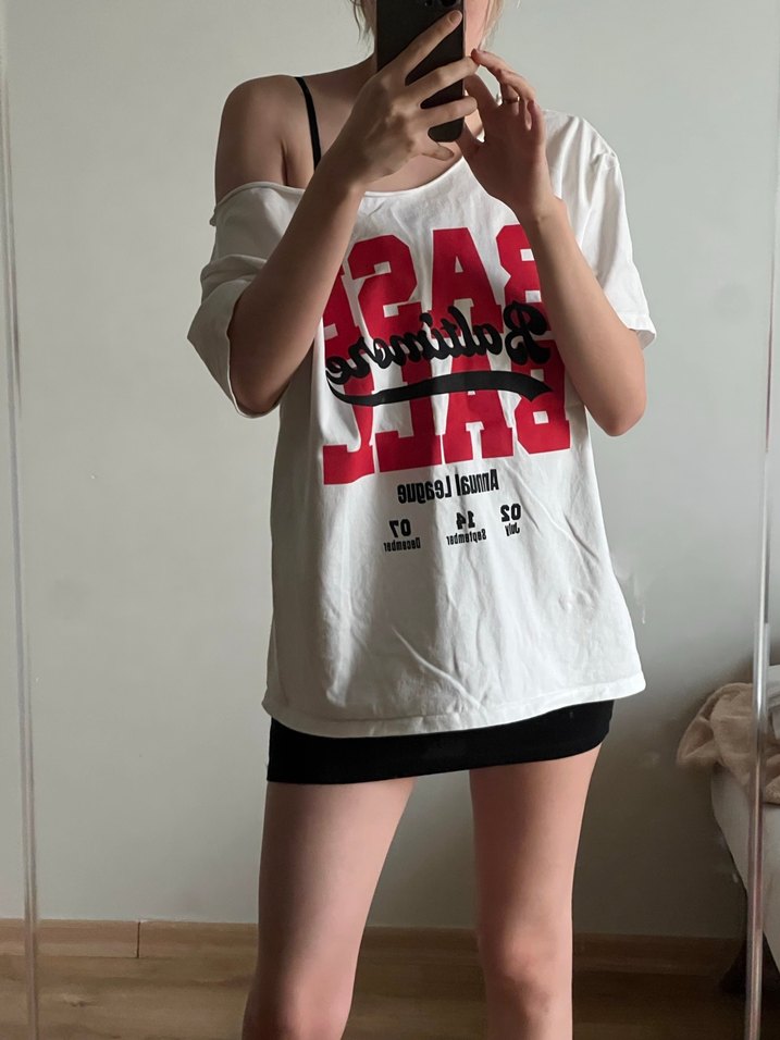 Beyaz Baskılı Straplez Oversize Tişört - Görsel 2