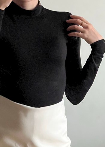 Siyah Yüksek Yakalı İnce Kadın Bluz - Görsel 2