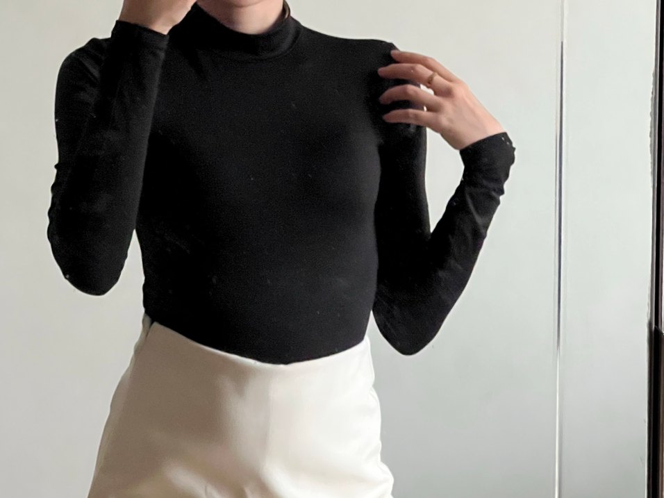 Siyah Yüksek Yakalı İnce Kadın Bluz - Görsel 2