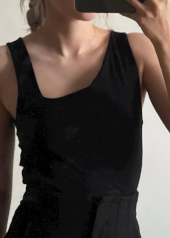 Siyah V Yaka Kadın Atlet - Görsel 2