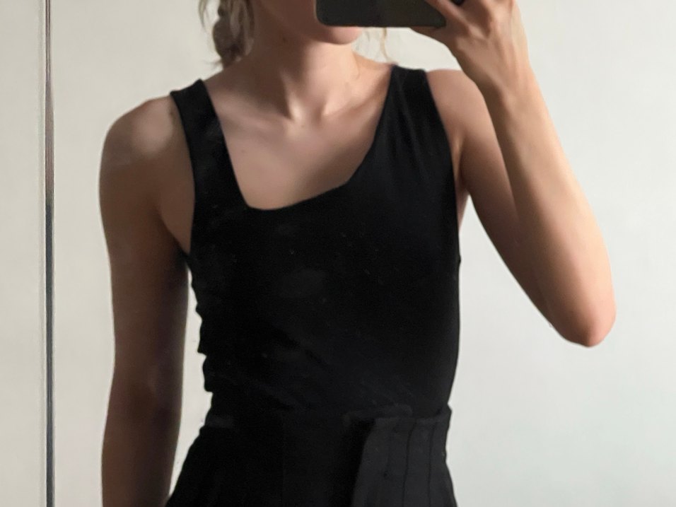 Siyah V Yaka Kadın Atlet - Görsel 2