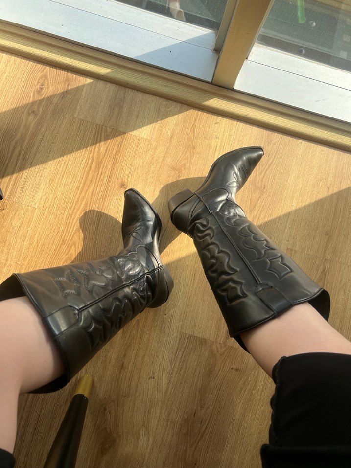 Siyah Yılan Desenli Deri Toka Detaylı Dizüstü Bot - Görsel 2