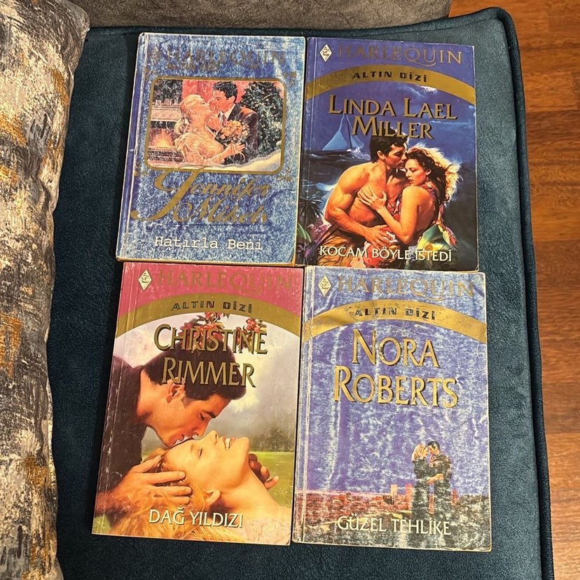 Harlequin Altın Dizisi Roman Seti - 12 - Görsel 2