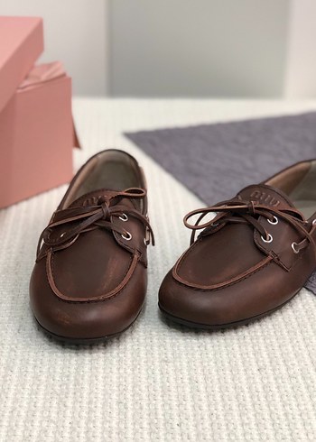 Miu Miu yeni sezon deri loafer