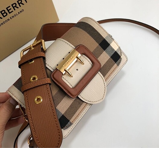 Beden Burberry The Buckle Çanta