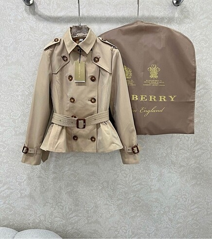 Burberry trenchcoat