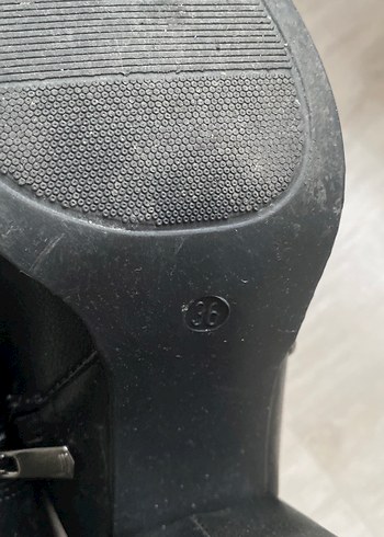 Siyah Deri Tokalı Topuklu Bot - Görsel 6