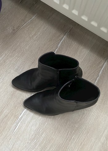 Siyah Deri Tokalı Topuklu Bot - Görsel 2