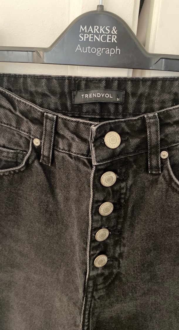 Düğmeli Siyah Bol Kesim Kadın Kot Pantolon - Görsel 3