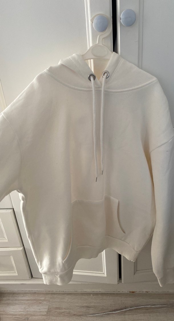 Beyaz Kapüşonlu Salaş Sweatshirt - Görsel 4