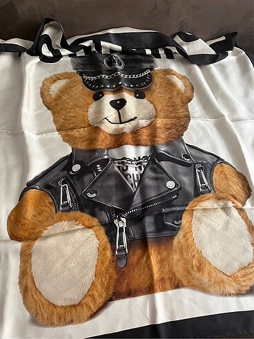 Beden Moschino 0 ipek eşarp Orjinal