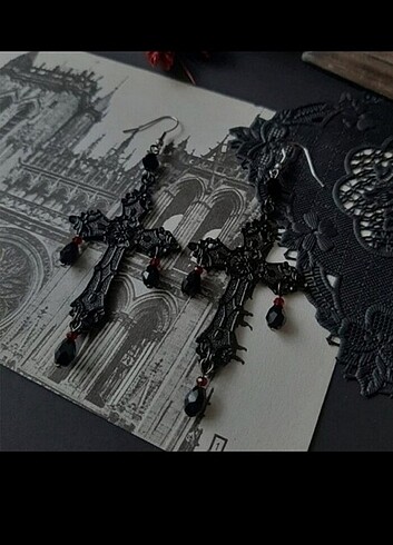 Gotik haç küpe