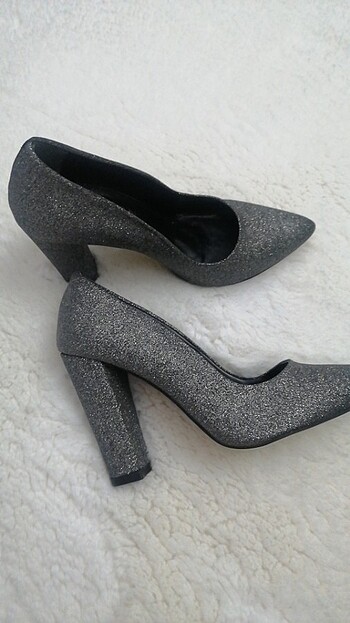 Platin renk stiletto