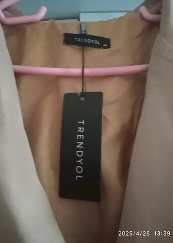 Trendyol & Milla Bej Düğmeli Kadın Midi Blazer Ceket