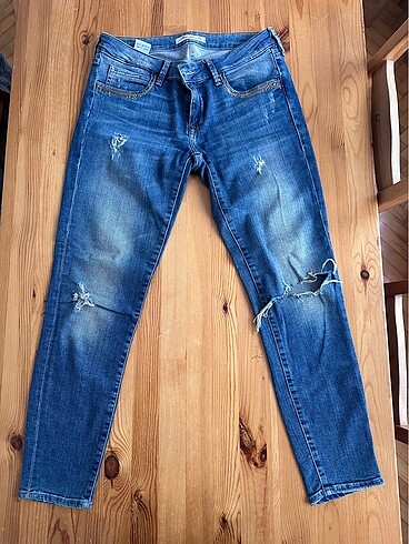 Mavi Jeans yırtık model kot pantolon