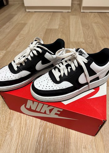 Nike Siyah Beyaz Bağcıklı Spor Ayakkabı