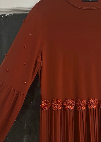 Kahverengi Piliseli Uzun Kadın Elbise - Görsel 5