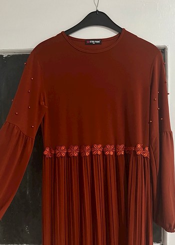 Kahverengi Piliseli Uzun Kadın Elbise - Görsel 3