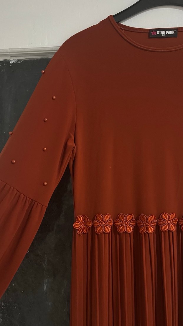 Kahverengi Piliseli Uzun Kadın Elbise - Görsel 5