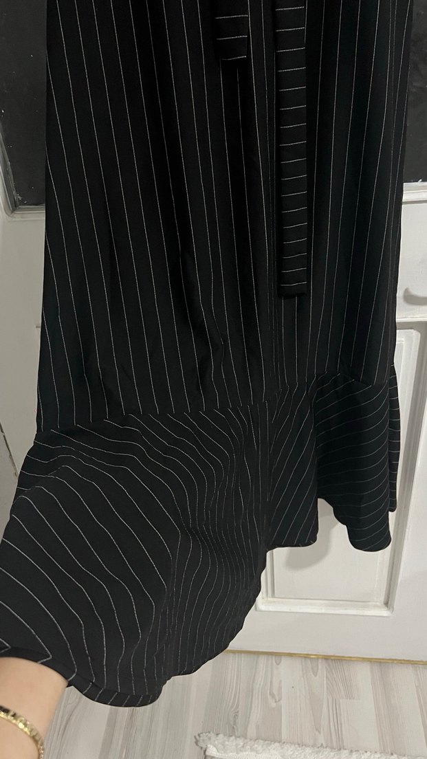 Çizgili Siyah Kemerli Jile Elbise - Görsel 4