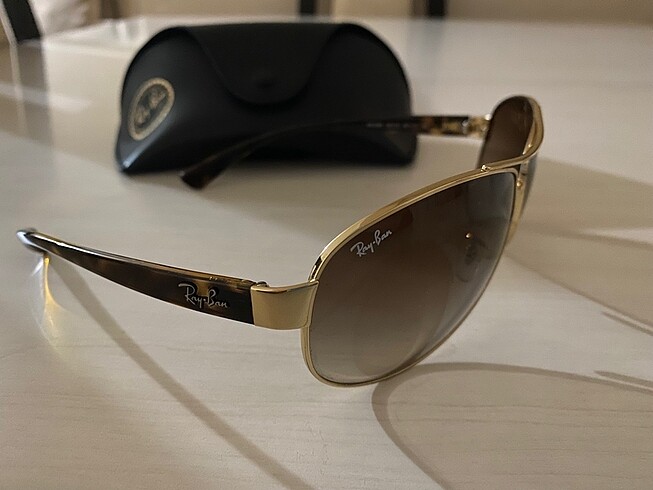  Beden Ray-Ban