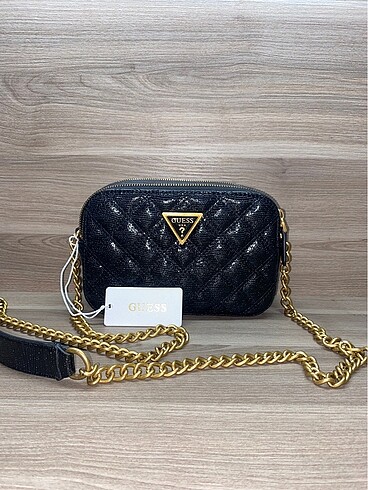 guess çapraz çanta