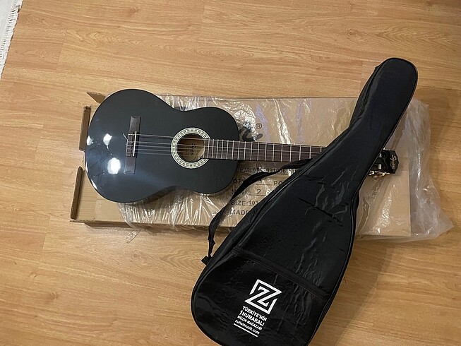 Fender SA150N Squier Siyah Klasik Gitar