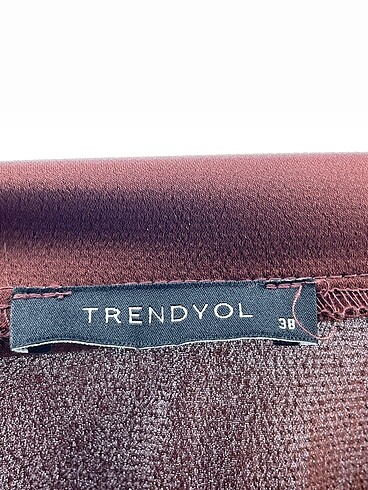 38 Beden kahverengi Renk Trendyol & Milla Bluz %70 İndirimli.