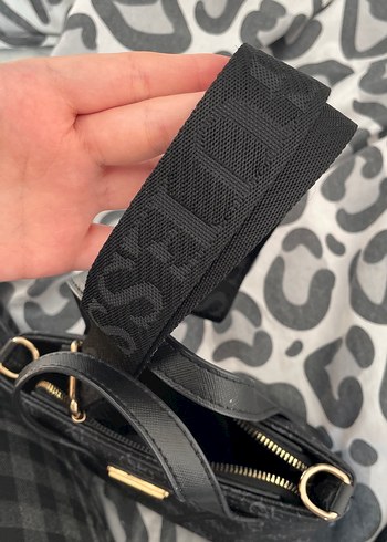 Guess Gri Desenli Kadın El Çantası - Görsel 2