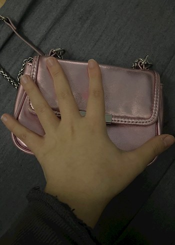 Zincir Detaylı Parlak pembe Deri Çanta - Görsel 3