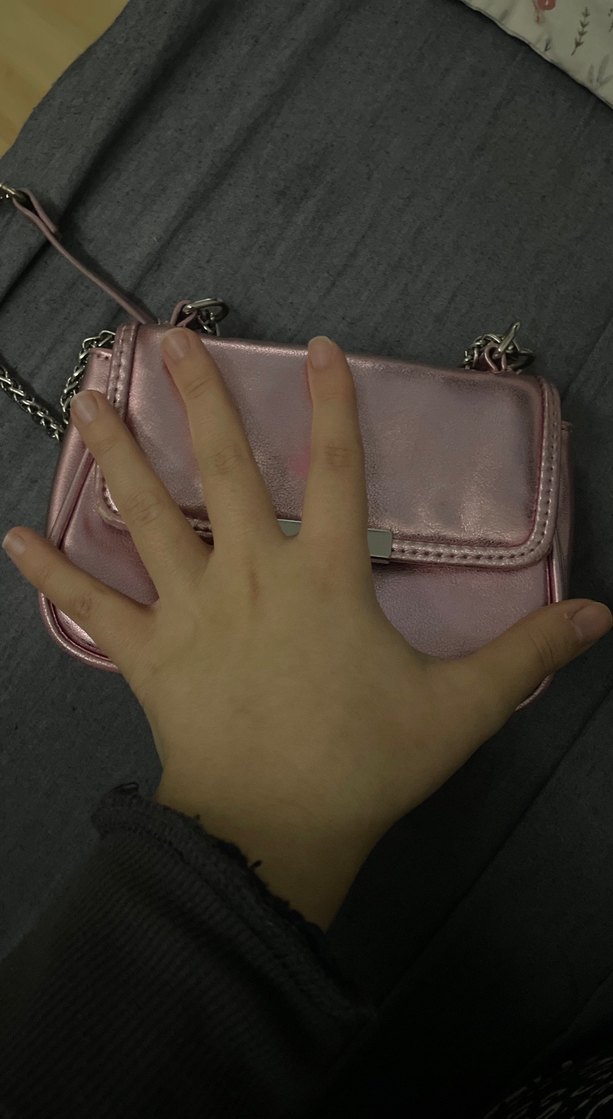 Zincir Detaylı Parlak pembe Deri Çanta - Görsel 3