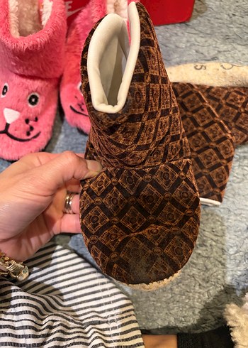 Kızlar için Pembe Kürklü Sıcak Terlik - Görsel 4