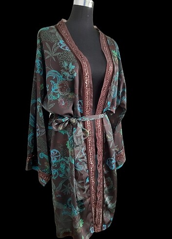 Acı kahve desenli kimono.