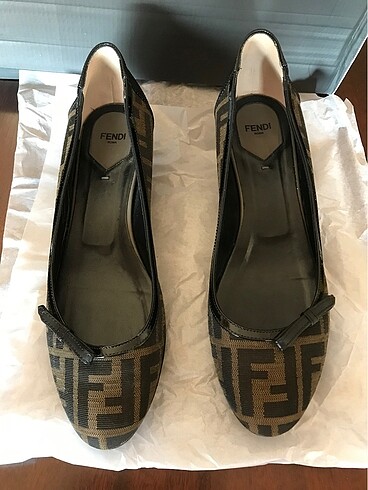Fendi Fendi 41 numara kusursuz Babel dolgu topuk.