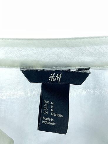 44 Beden beyaz Renk H&M Gömlek %70 İndirimli.