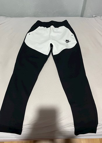 Nike Erkek Çocuk Siyah Beyaz Eşofman