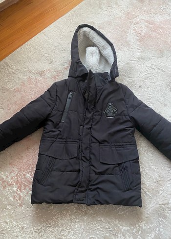 Erkek Çocuk Siyah Kürklü Kapüşonlu Mont - Görsel 2