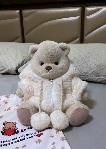  Beden Beyaz Peluş Ayıcık Kapüşonlu Kıyafetle