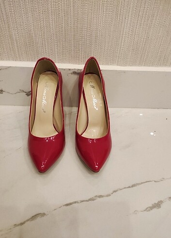 Kadın stiletto ayakkabı