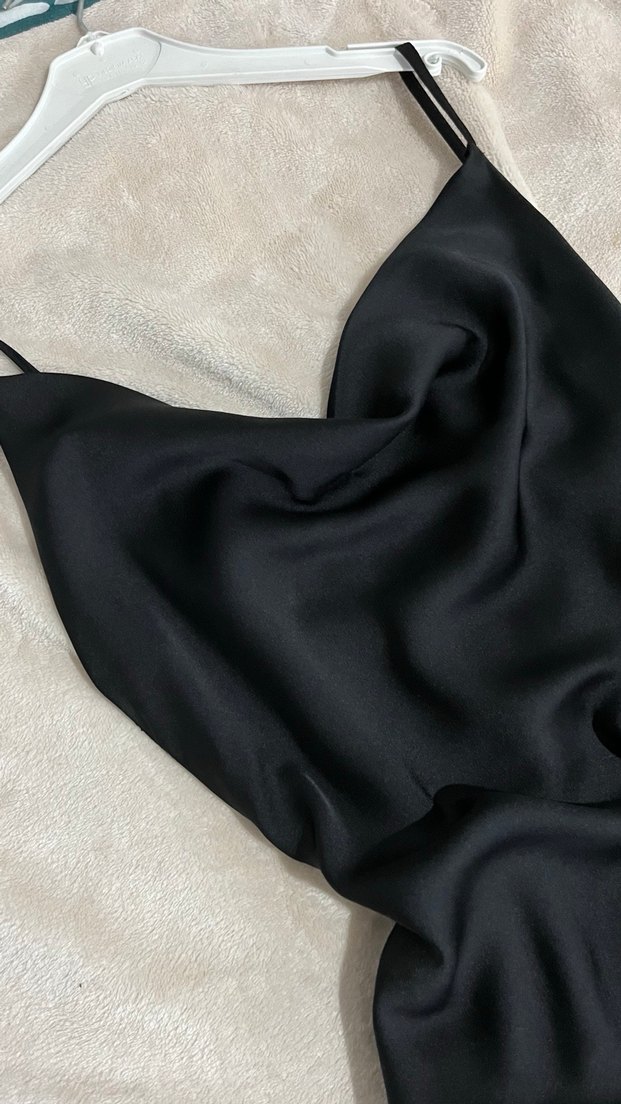 Siyah Saten İnce Askılı Midi Elbise - Görsel 4
