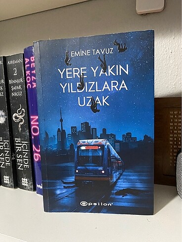  Yere yakın yıldızlara uzak kitap