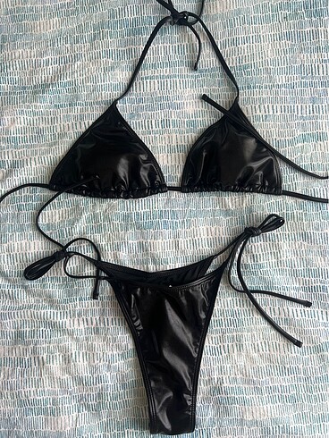 Deri bikini takımı