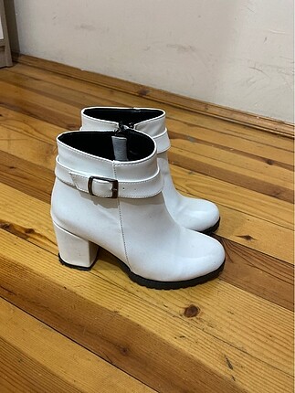 Flo Ayakkabı Beyaz topuklu bot