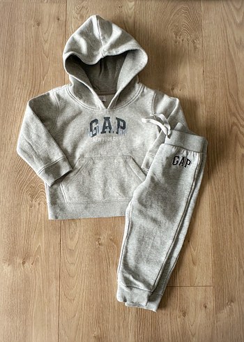 GAP Gri Kapüşonlu Erkek Çocuk Eşofman Takımı
