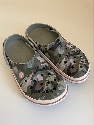 Crocs M8