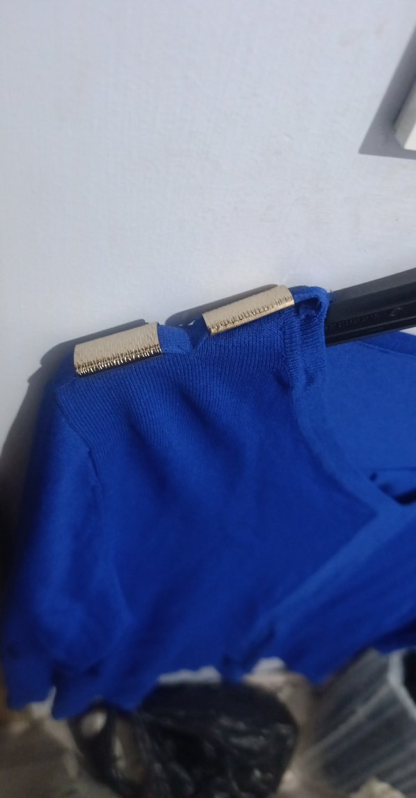 Düğmeli Mavi V Yaka Uzun Kollu Kadın Bluz - Görsel 4